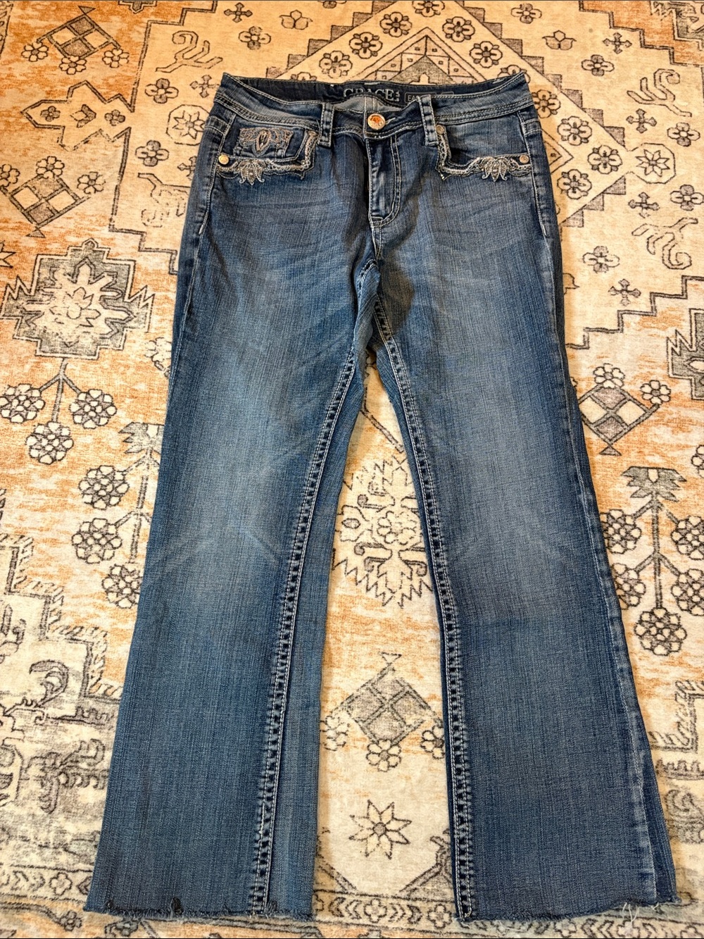 GRACE IN LA 29 Easy Fit jeans with embroidered front and back pockets, raw hem*